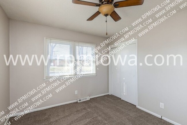 Building Photo - 213 NW Arlan Dr