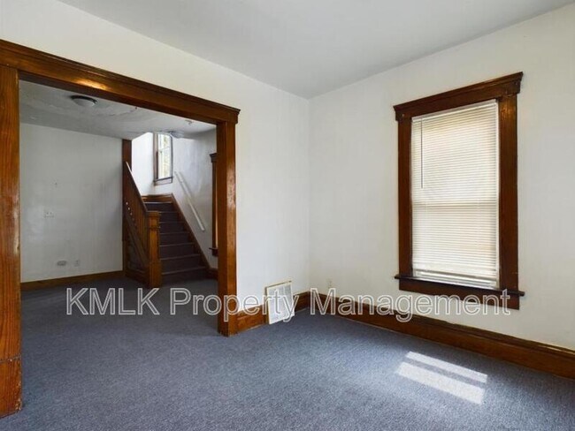 Building Photo - 695 Kling St