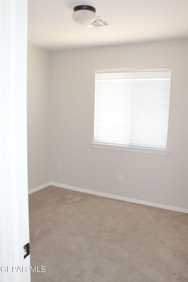 Building Photo - 5040 Gold Ranch Ave