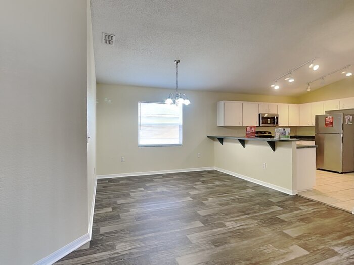 Building Photo - 4892 Palm View Dr N
