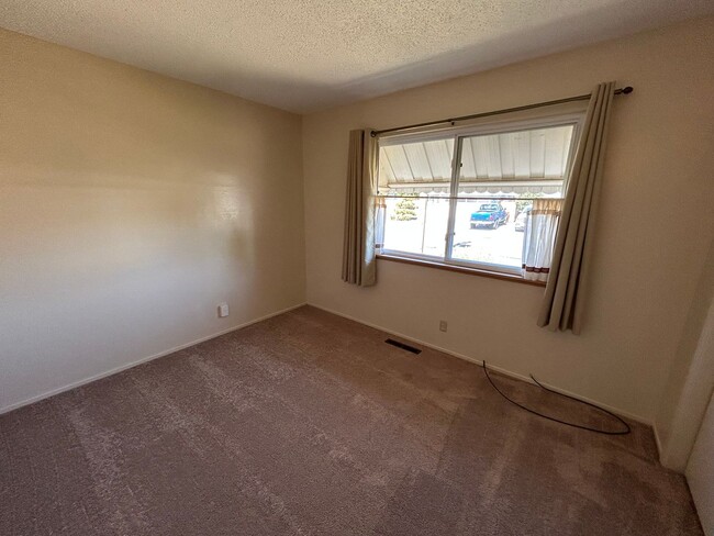 Building Photo - Nice Single Level Home with Attached Garag...