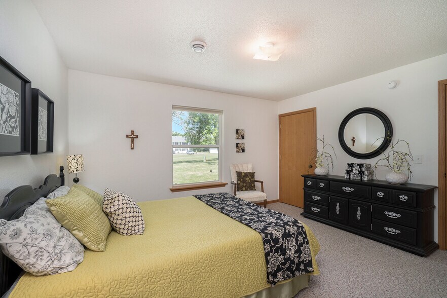 Building Photo - 2600 Poetters Cir