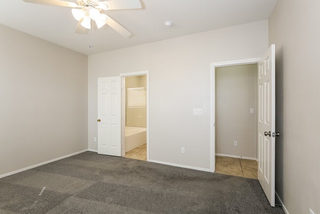 Building Photo - 5633 N Lookout Crest St