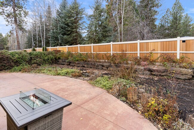 Building Photo - 20482 Jacklight Ln