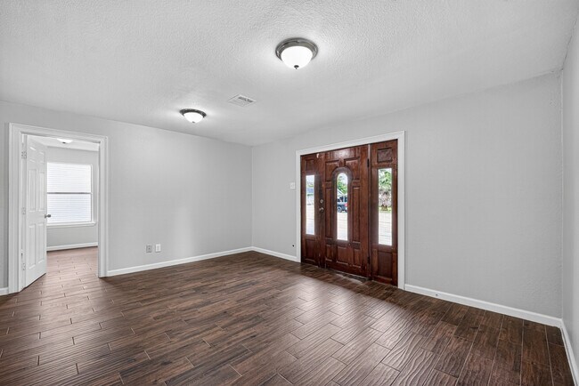 Building Photo - 1112 Johnson St