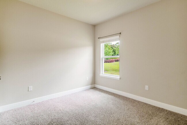 Building Photo - 4 Bedroom 2 Bath Home for Rent w/ Communit...