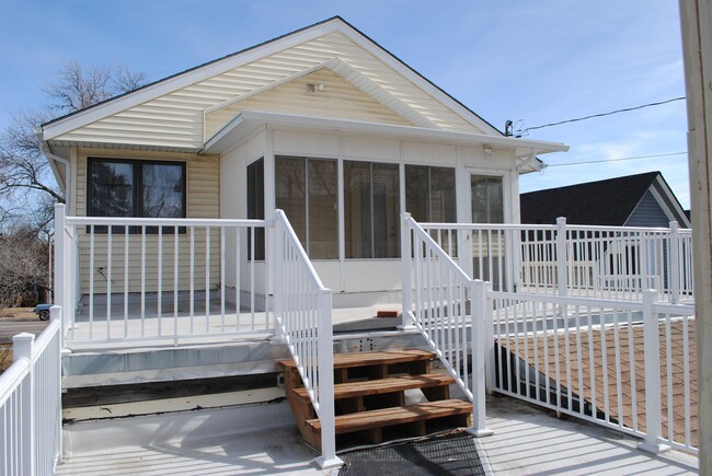 Building Photo - 1220 N Weber St
