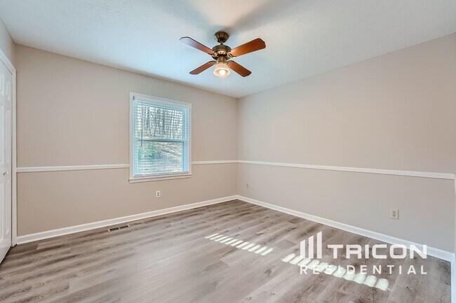Building Photo - 1366 Oleander Dr SW