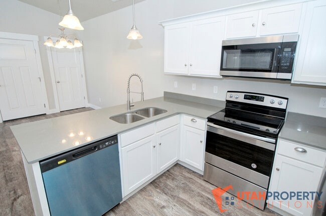 Building Photo - 626 N Sun Peak Dr