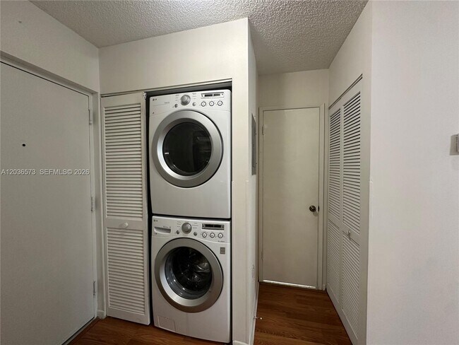 Building Photo - 8999 SW 123rd Ct