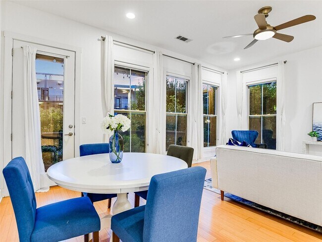 Building Photo - 2520 Bluebonnet Ln