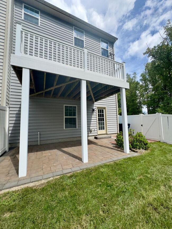 Building Photo - 1302 Dickinson Ct