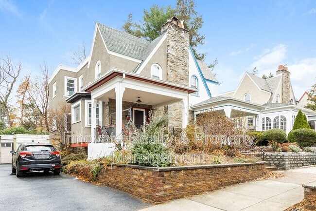 Building Photo - 3331 W Penn St