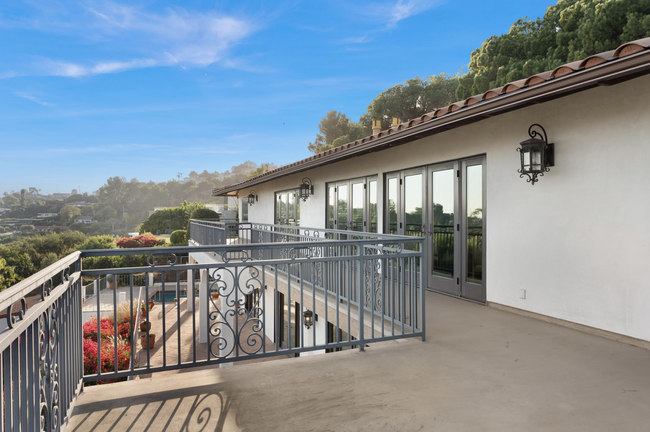 Building Photo - 4512 Palos Verdes Dr E