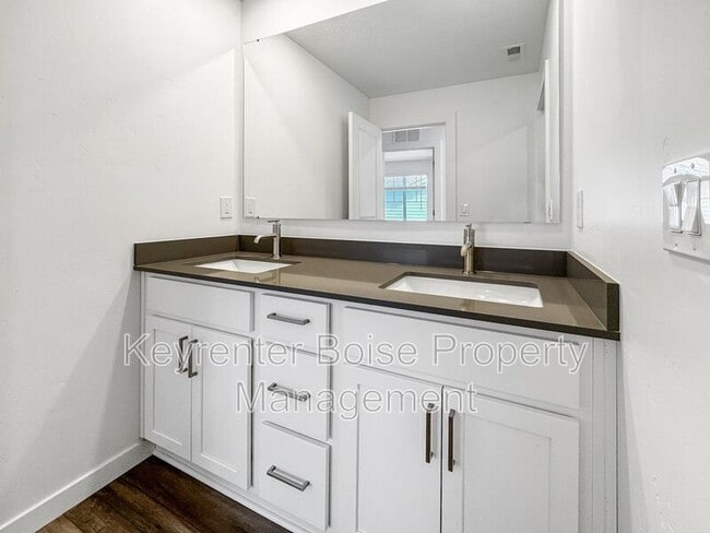 Building Photo - 4212 W Cirrus Ln