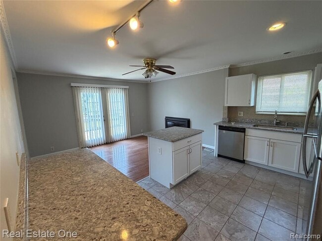 Building Photo - 28813 Armanda Dr