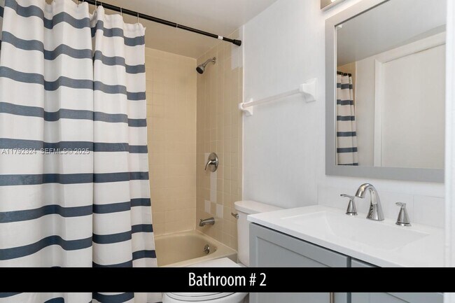 Building Photo - 825 Egret Cir