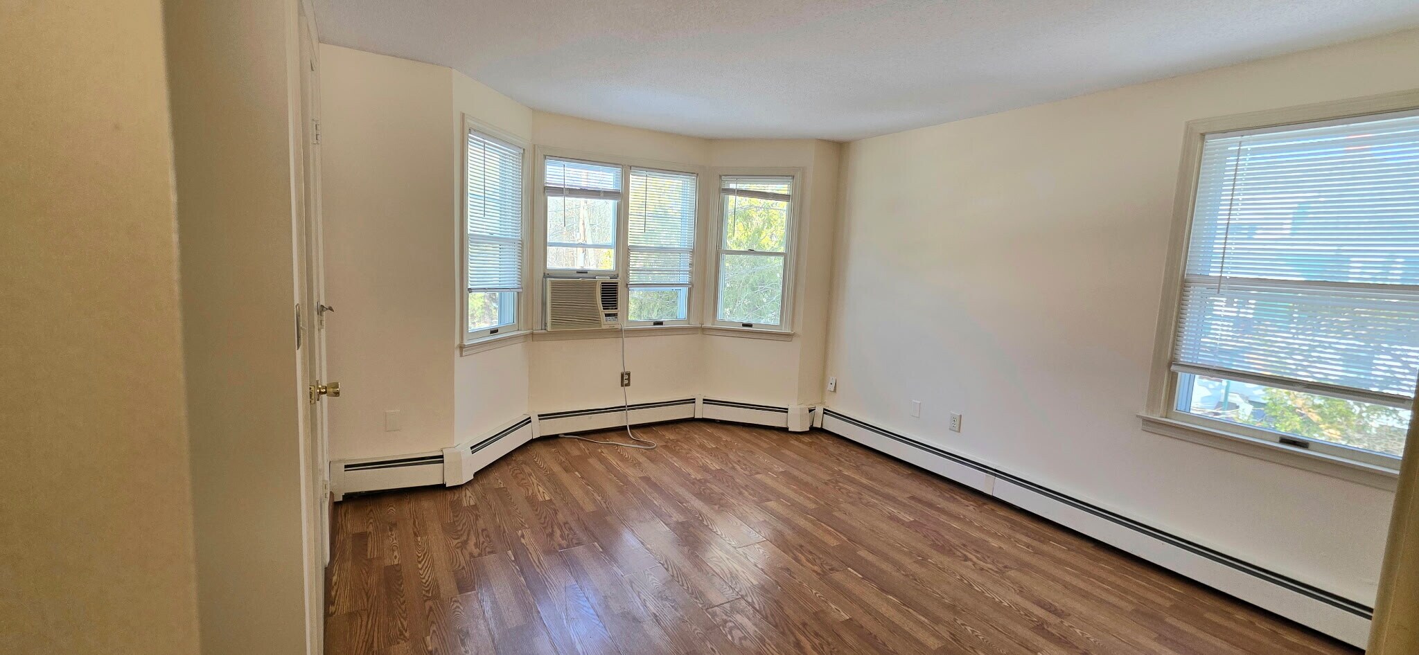 Bedroom 1 - 23 Mill St