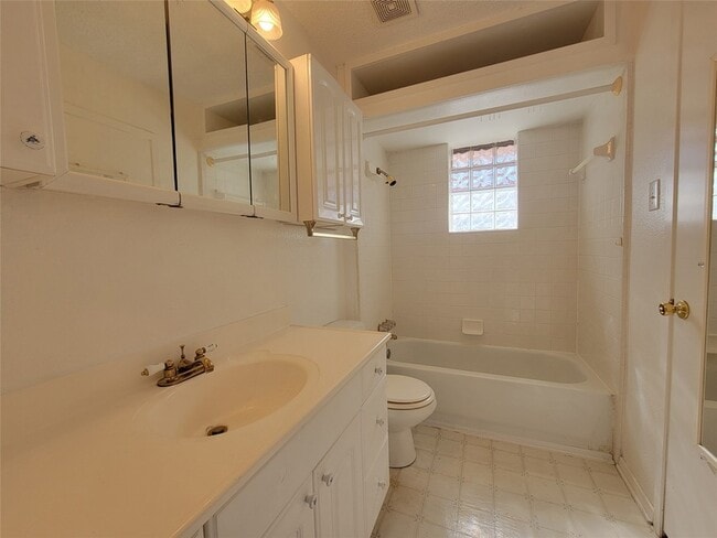 Building Photo - 3820 Modlin St