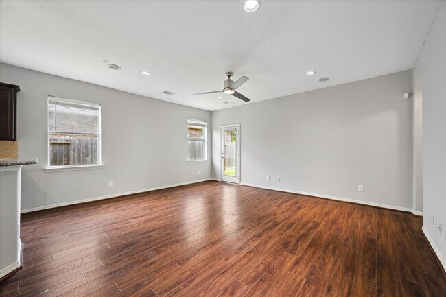 Building Photo - 3105 W Trail Dr