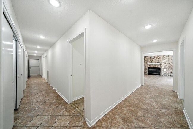 Building Photo - 1506 Shady Glen Dr