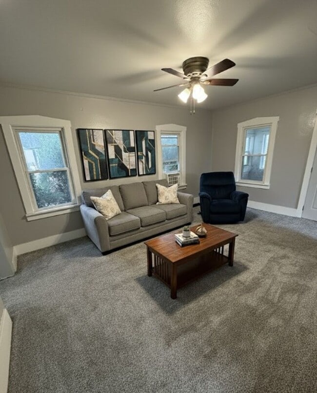 Primary Photo - 2-Bed, 1-Bath House for Rent!