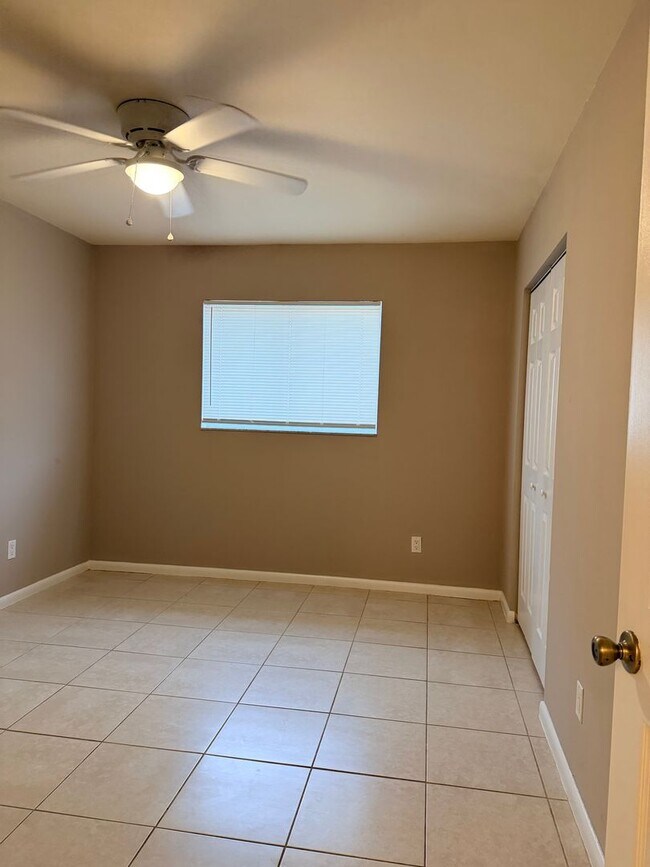 Building Photo - 2 Bedroom 1 Bath Duplex In Cape Coral