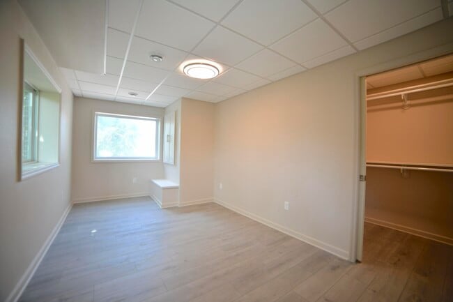 Building Photo - 1410 E Capitol Dr