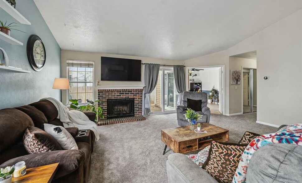 Building Photo - 646 S Joplin St