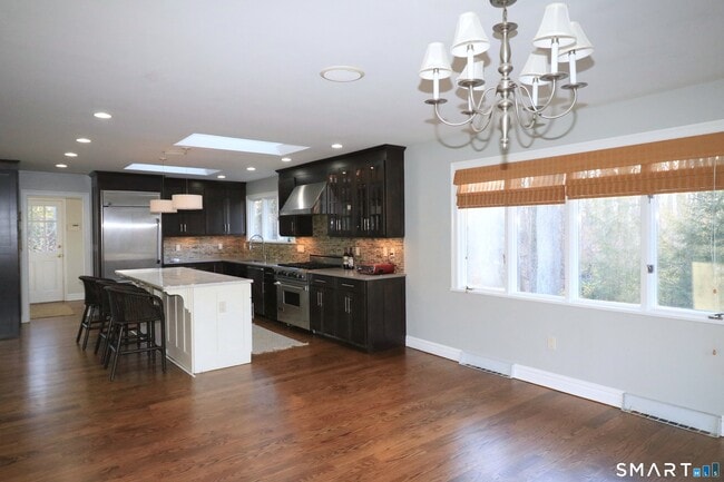 Building Photo - 950 Rock Rimmon Rd