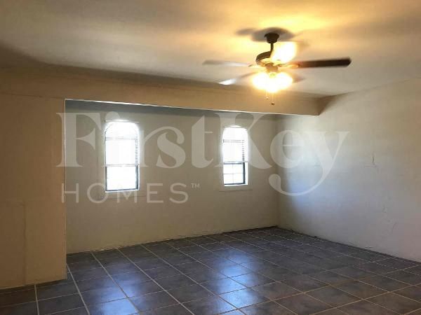 Building Photo - 4924 S Hazelton Ln