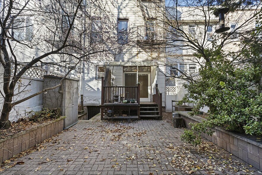 Building Photo - Upscale Bushwick apartment 2 blocks from L Line