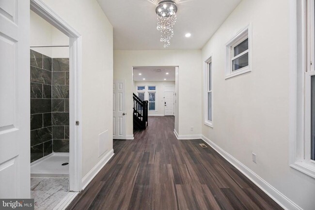 Building Photo - 3041 Belmont Ave