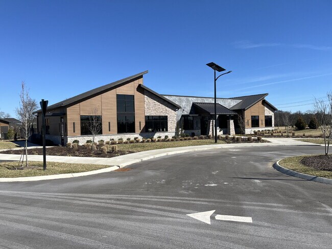 Building Photo - "Charming 3-Bedroom Townhouse with 2.5 Baths on Riverbrook Drive – Your Perfect Gallatin Retreat!"