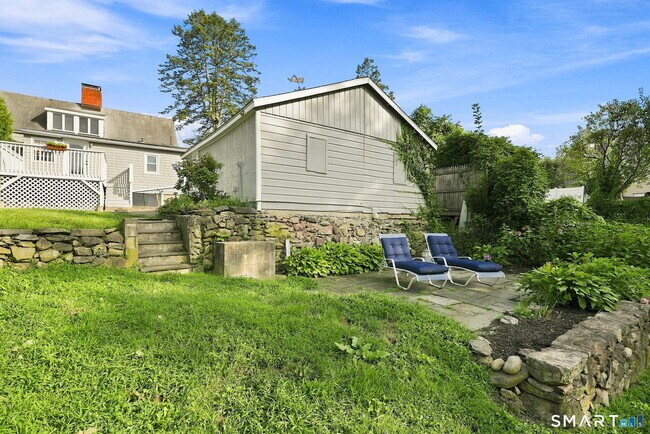 Building Photo - 219 Flax Hill Rd