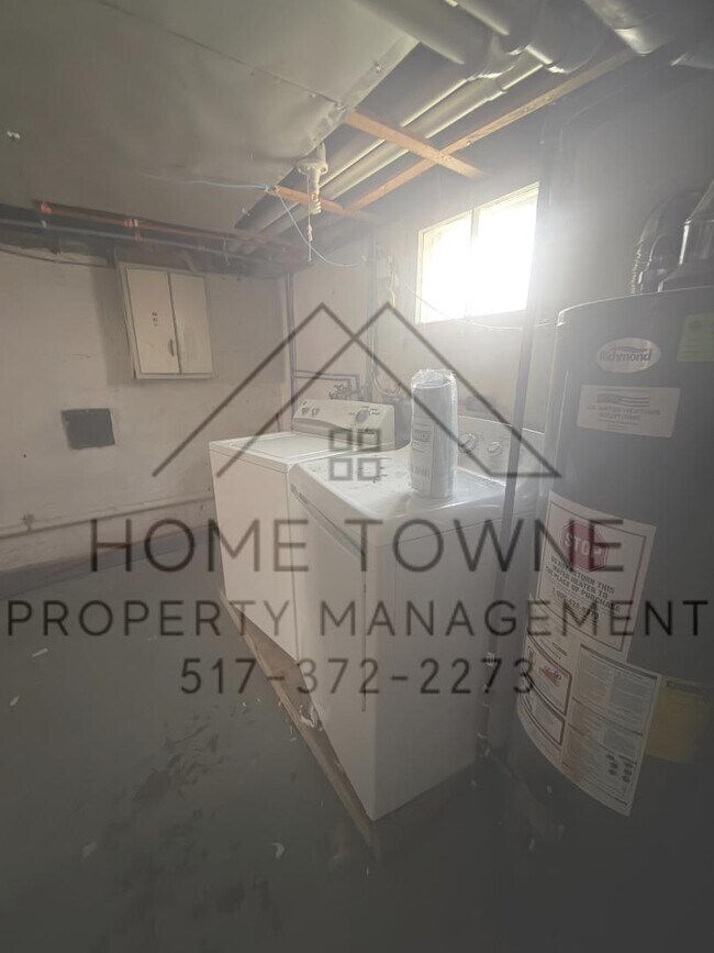 Building Photo - 424 N Clemens Ave