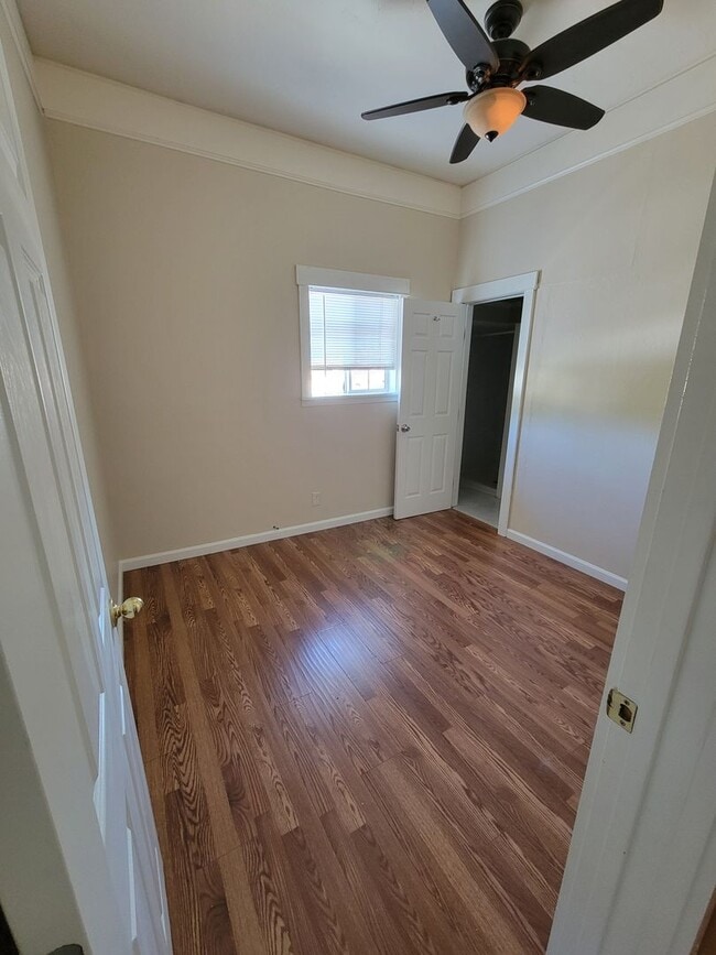 Building Photo - Adorable Downtown Duplex / 2 Bedroom 1 Bath