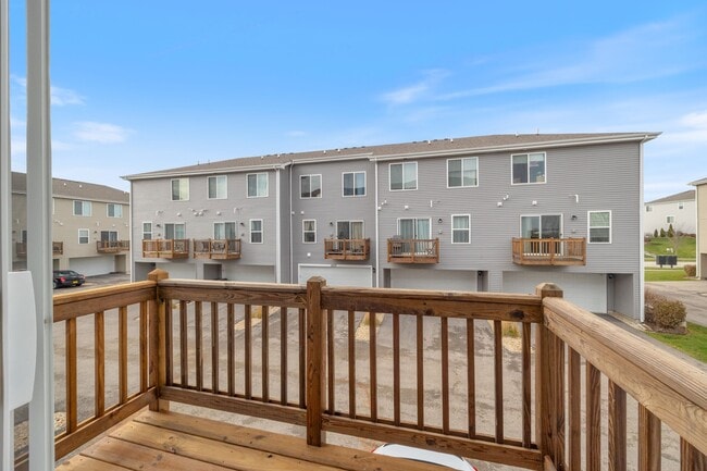 Building Photo - 2463 Bella Dr