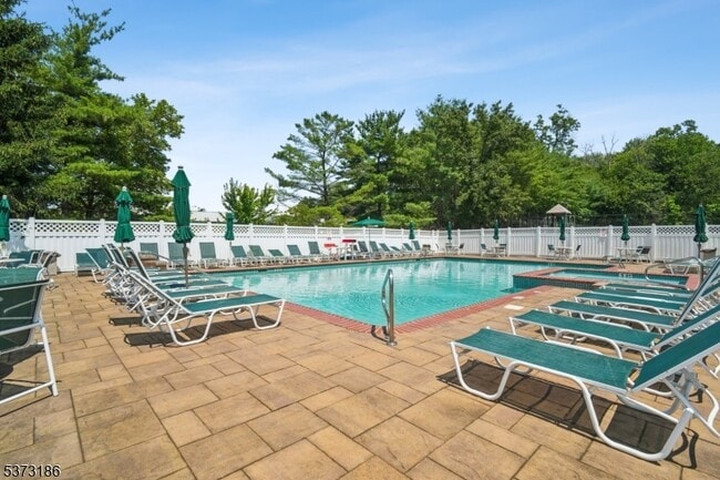 Building Photo - 22 Pebble Beach Dr