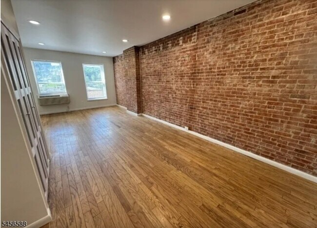 Building Photo - 6 E Blackwell St