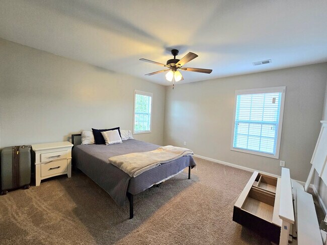 Building Photo - 525 Batty Way