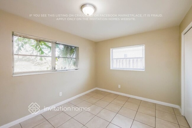 Building Photo - 700 S Rainbow Dr