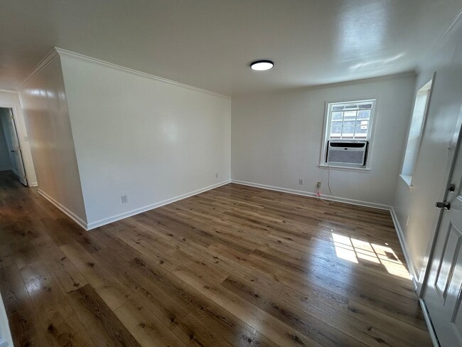 Building Photo - 1110 Westmoreland St