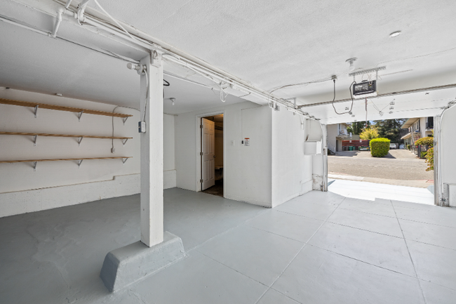 Building Photo - 908 55th St