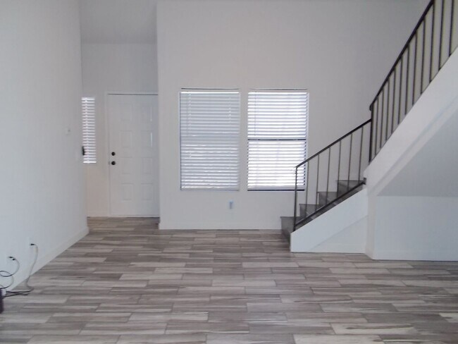 Building Photo - Upgraded 2nd-Floor Condo with Loft, Pool, ...