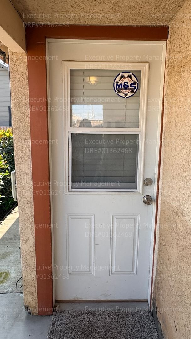 Building Photo - Studio apartment near Central Park at Mill Creek and many businesses.