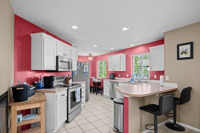Building Photo - Spacious Latah Valley Home - Gated Community
