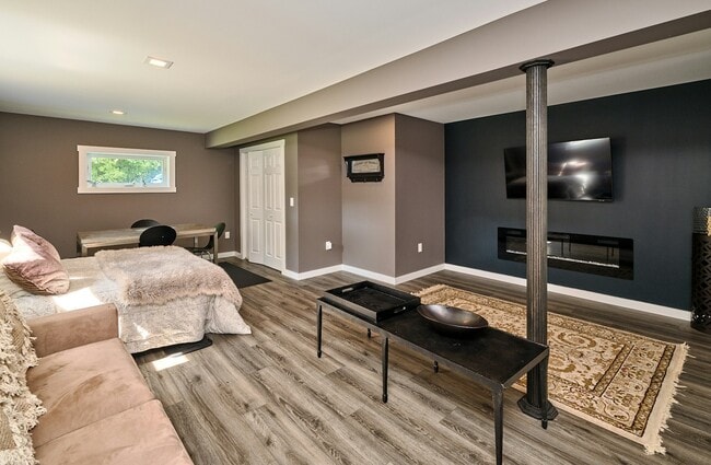 Building Photo - 6098 Upper York Rd