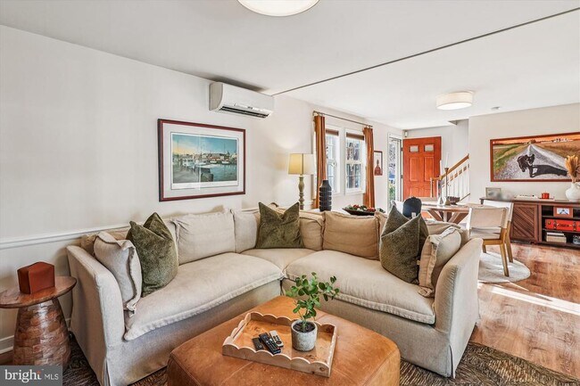 Building Photo - 832 Clifton Ave