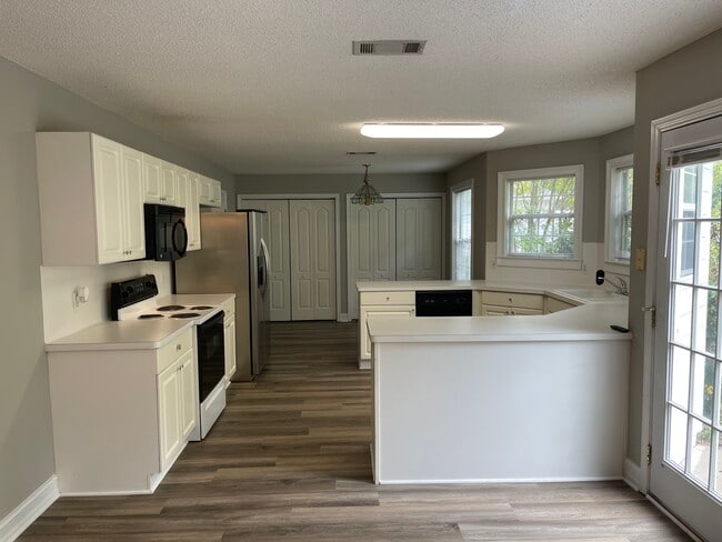Kitchen - 2635 Sleepy Hollow Rd